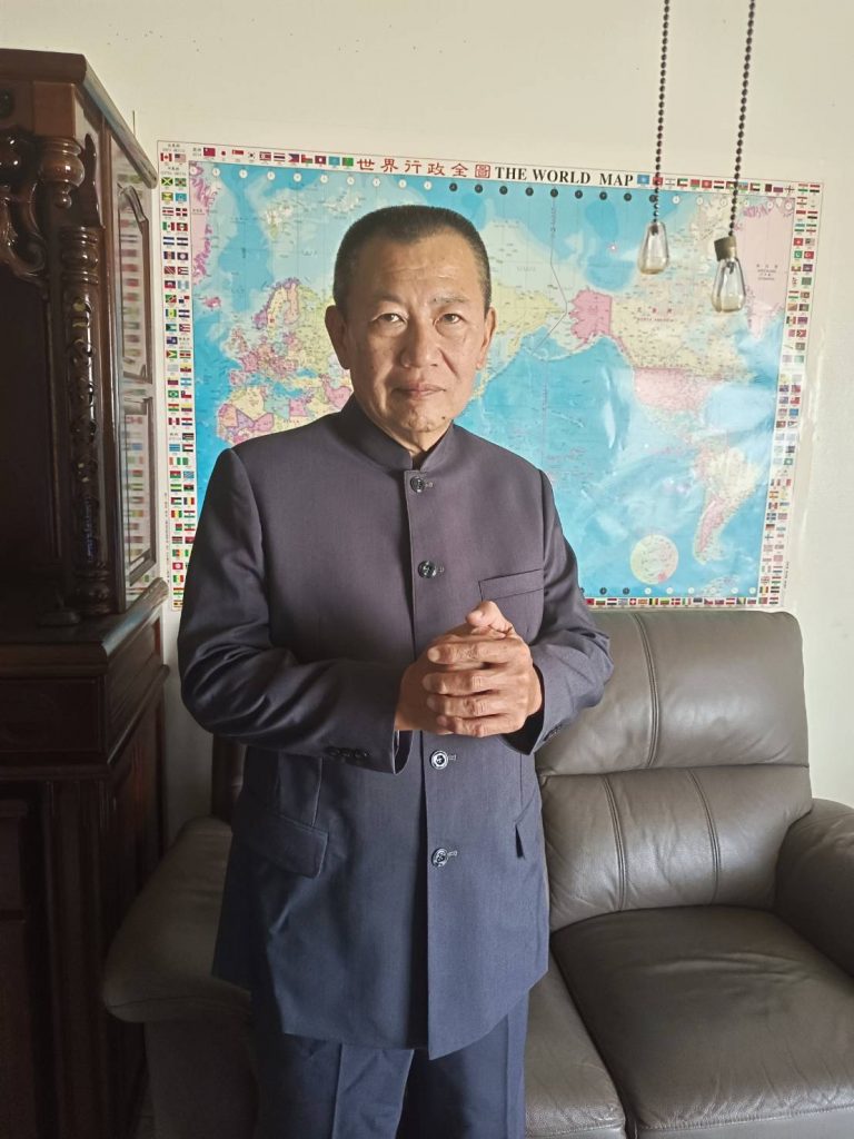 親美反共，死路一條！