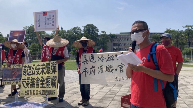 〈議員懶散，市長冷血〉今(12)日上午11時，最強大叔顏坤泉競選團隊至高雄市議會，抗議市議會整個總質詢期間沒有任何議員對海光爆炸案提出質詢；也質疑市政府對海光案拖延敷衍，是否因為陳其邁收受海光政治獻金而不敢有所作為？