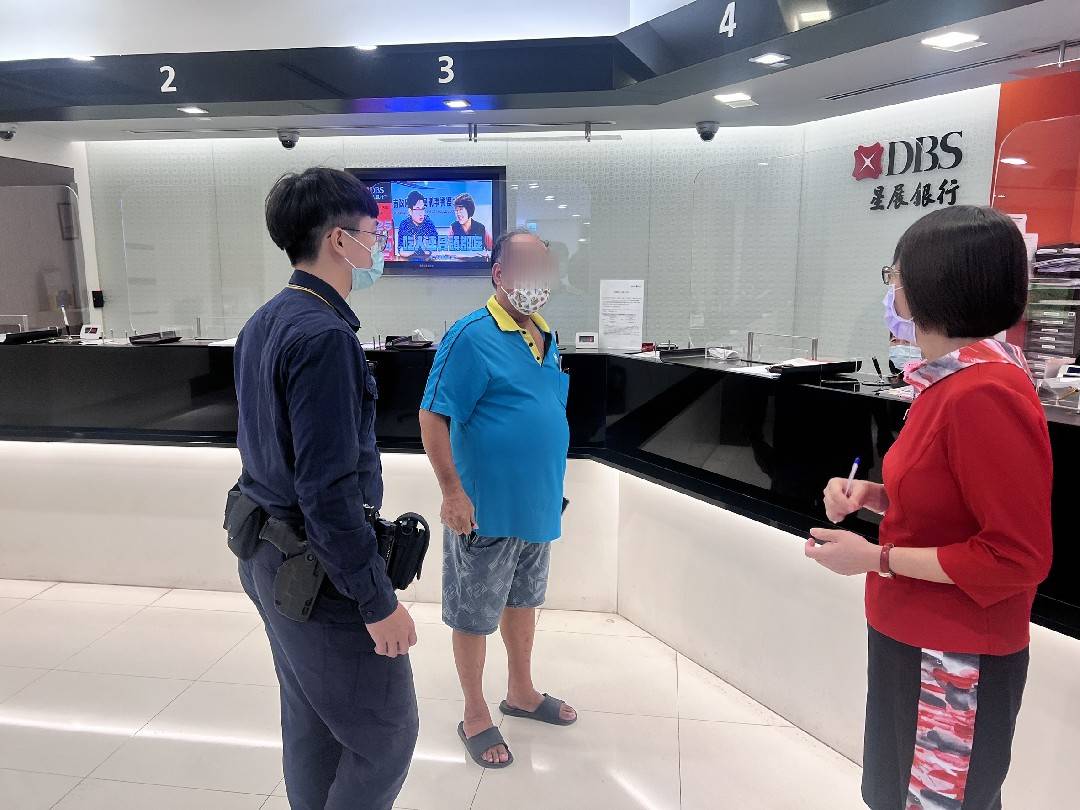 翁遭騙涉案急匯款證清白-警員行員耐心勸說終阻詐