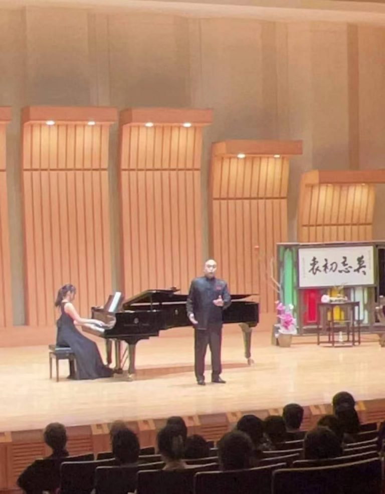 知名男高音張振文《莫忘初衷》演出感動難忘懷