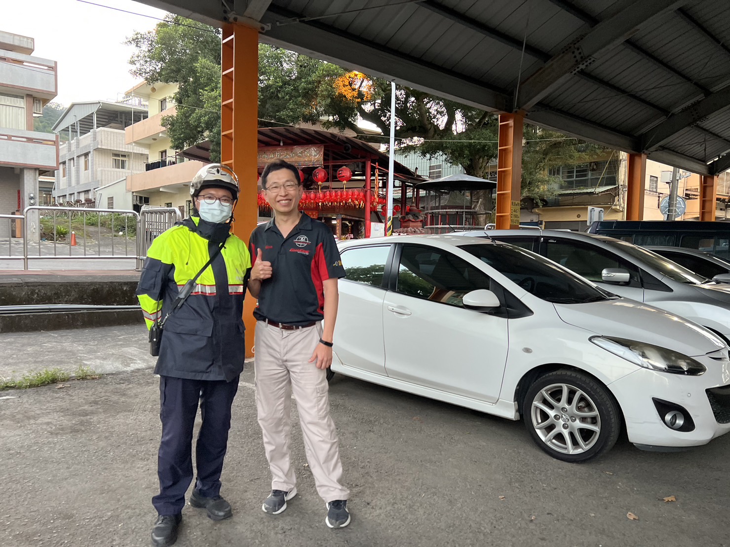 逛新社花毯節後找嘸愛車-員警迅速尋回