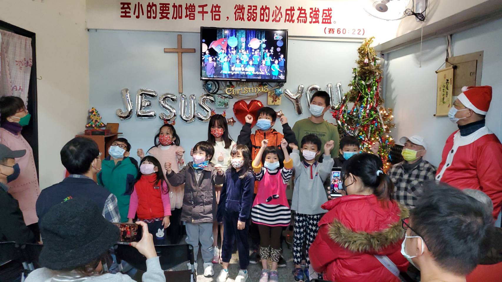 台中平安堂與tvbs信望愛永續基金會-12/25舉辦攜手愛無限寒冬送暖活動