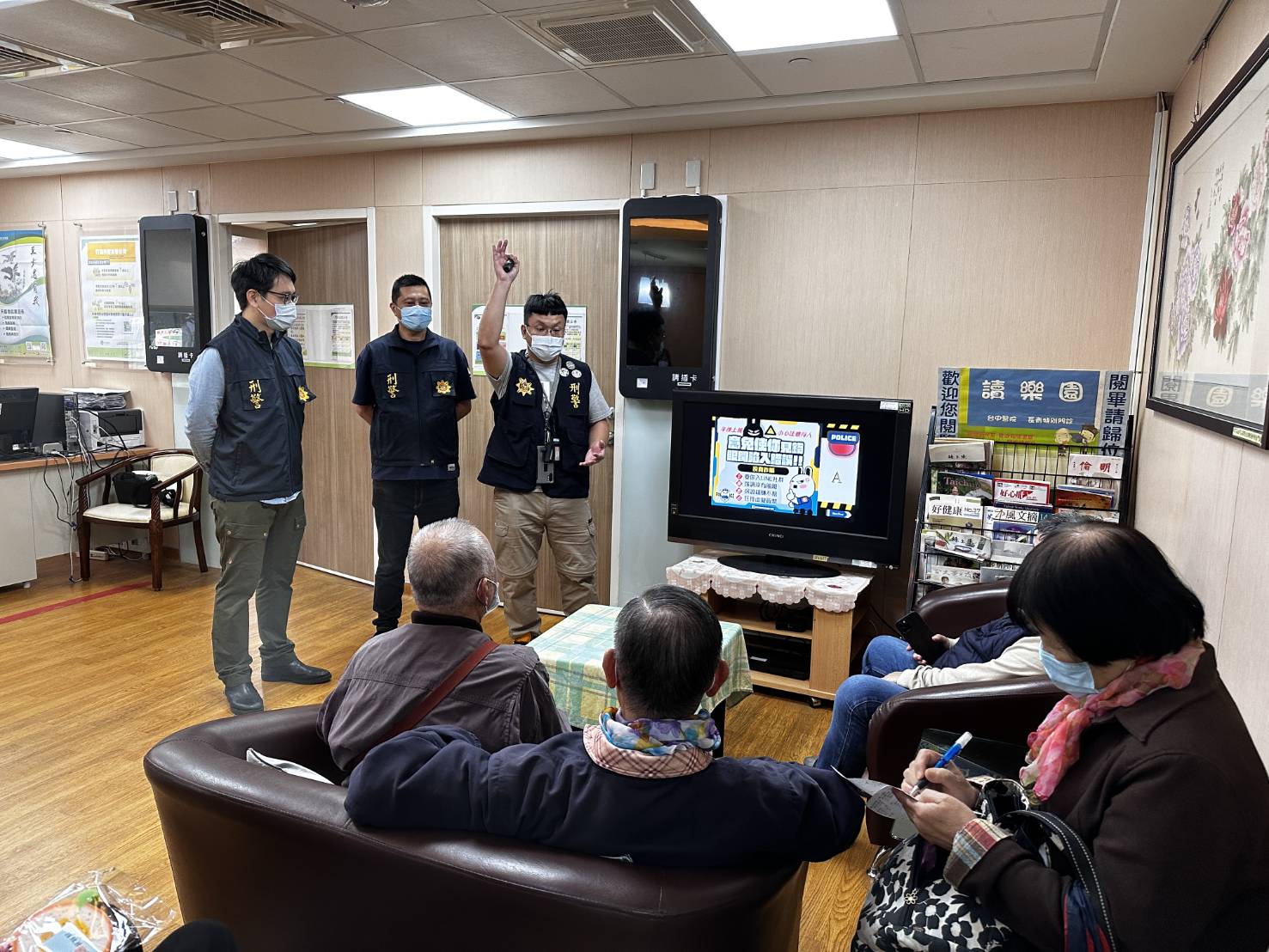 「紋」防四保-警快閃臺中醫院捺印指紋助長者回家