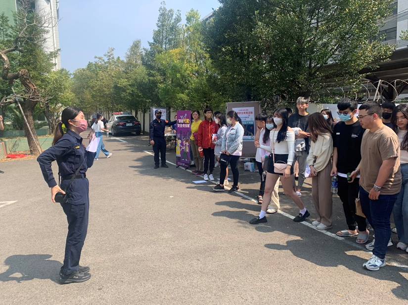 中警六分局宣導、執法併重落實行人正義-前進校園宣導大學生闖關好開心