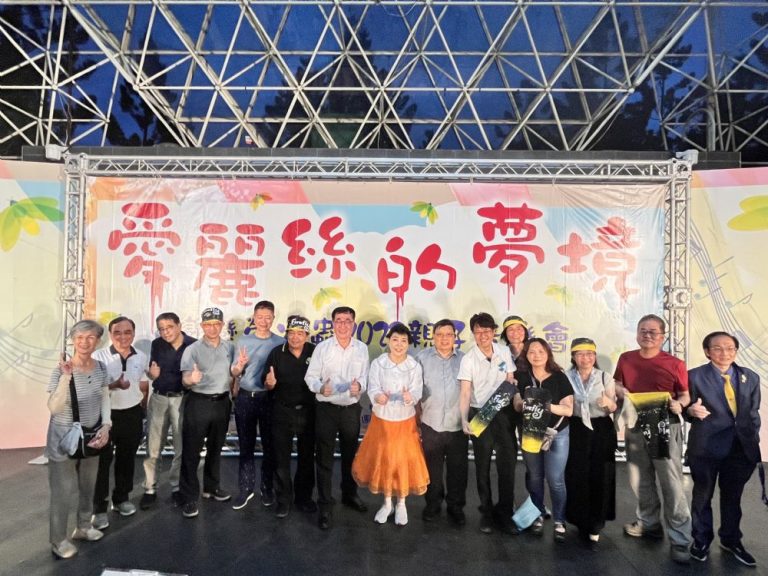 「愛麗絲的夢境」親子音樂會 簡文秀與民眾嗨唱「螢火蟲之歌」