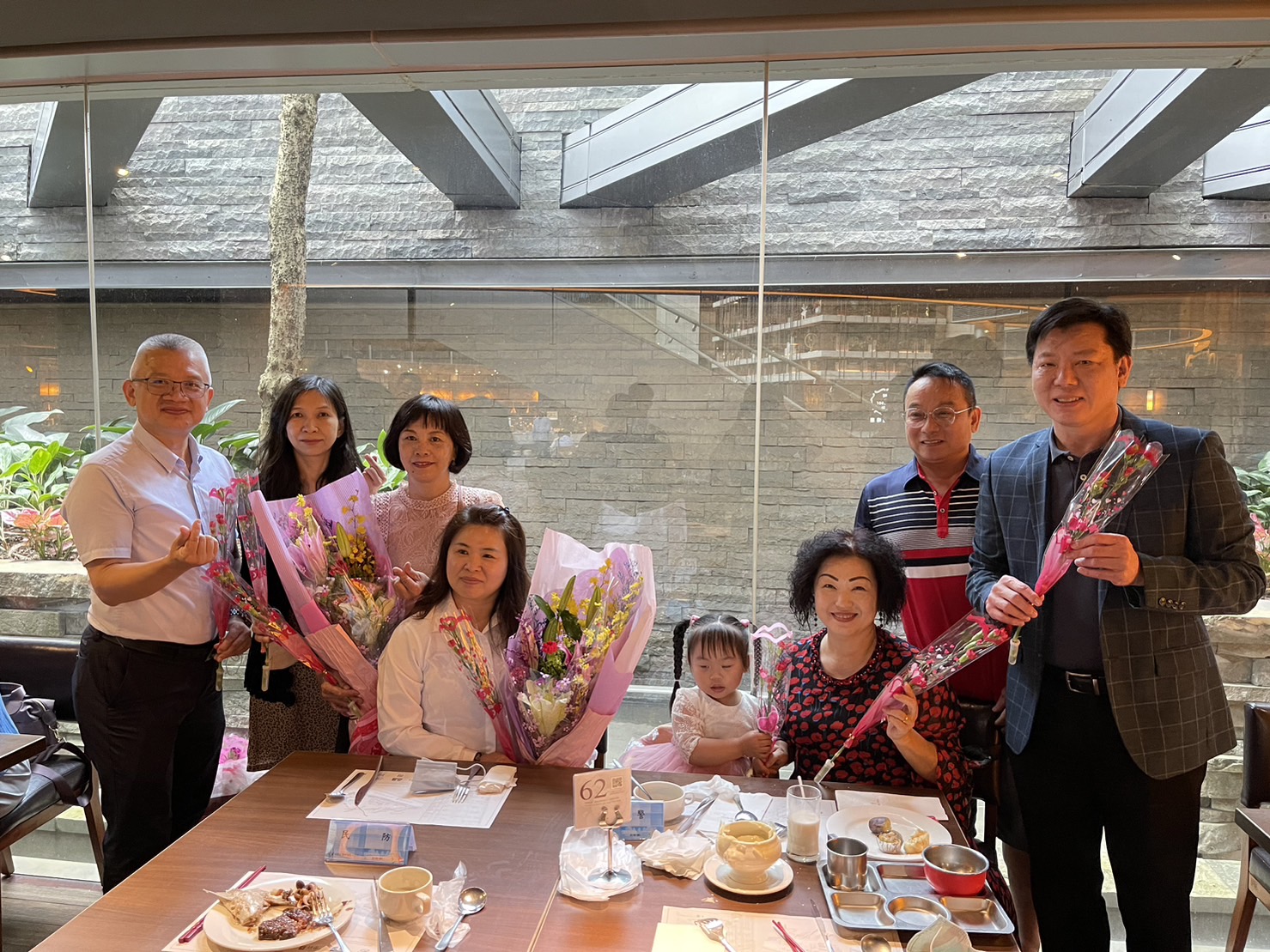 溫馨五月警長五星級祝福-共度暖心母親節