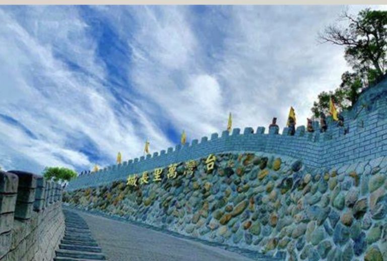 穿著學士服遊萬里長城 美好回憶199元入園