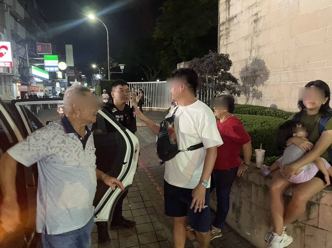 中警助迷途外籍遊客團圓-警車護送印象深刻
