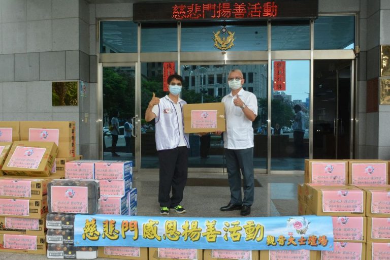 慈悲門揚善送暖 中警守護治安有如神助