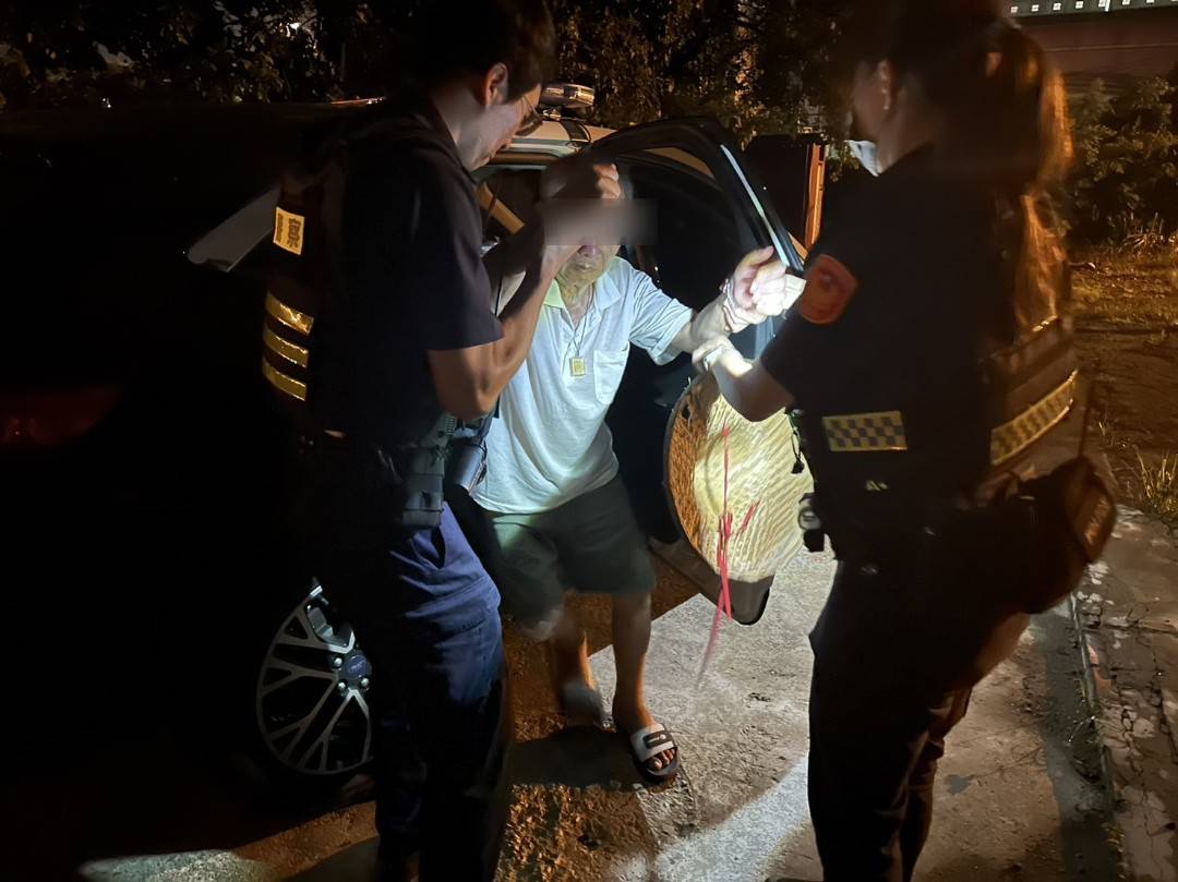 失智翁深夜迷途街頭-中警協助平安歸家