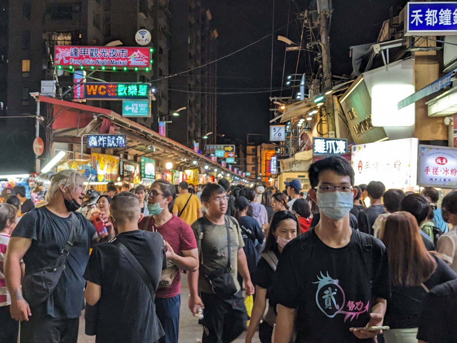 112國慶焰火在台中落幕-逢甲夜市湧人潮迺夜市