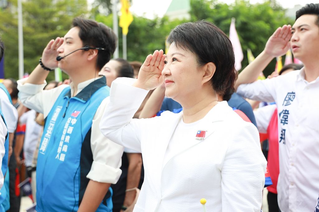 全國最大國旗現身台中2萬人慶雙十-盧市長許3願望：用好成績為國家慶生