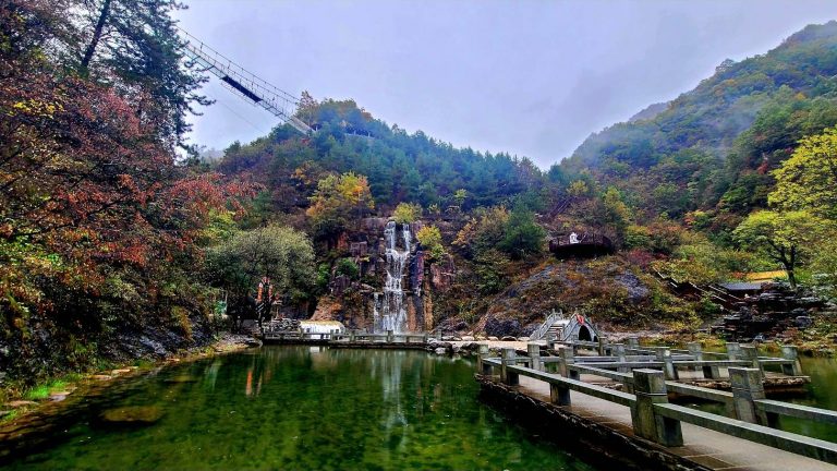 兩岸媒體採訪陝西秦嶺 江山景區絢爛秋景動人心弦