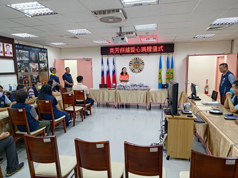 替代役男戴宇承為善不落人後捐物資關懷榮民