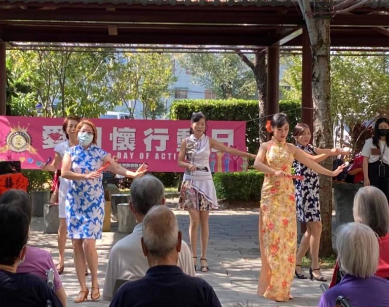 愛關懷行動日移師台中「青松長照中心」首次三代同台演出愛心不落人後