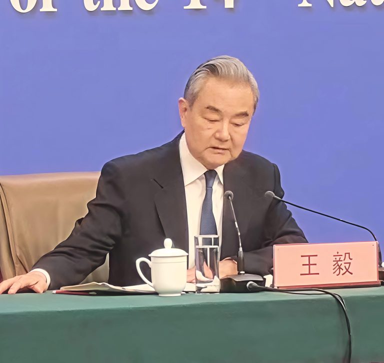 【兩會外交記者會】 王毅重申一中原則 劃臺海紅線 呼籲兩岸重回和平交流