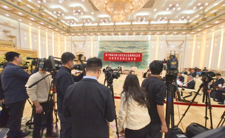 兩會焦點｜人大臺灣團：無人可切斷兩岸同根血緣連結