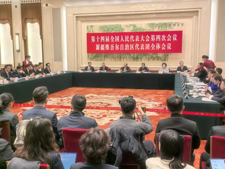 【兩會聚焦】新疆代表團舉行全體會議  陳小江權威回應展現新時代新疆穩定發展新氣象