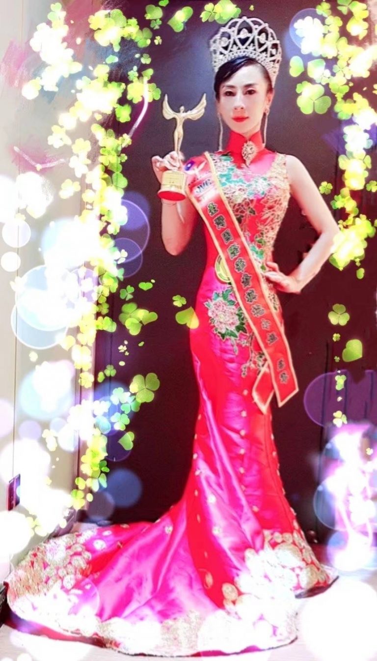 香香美學工作室負責人、陳鳳美店長.以專業服務.獲美容專業獎無數、並得今年亞太盃美業競賽美后冠軍、其並熱心公益、利用假日加入志工服務、造福人群、獲得長官讚揚