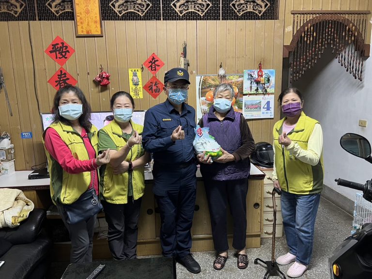 東勢警結合企業 攜手將「愛」散播出去