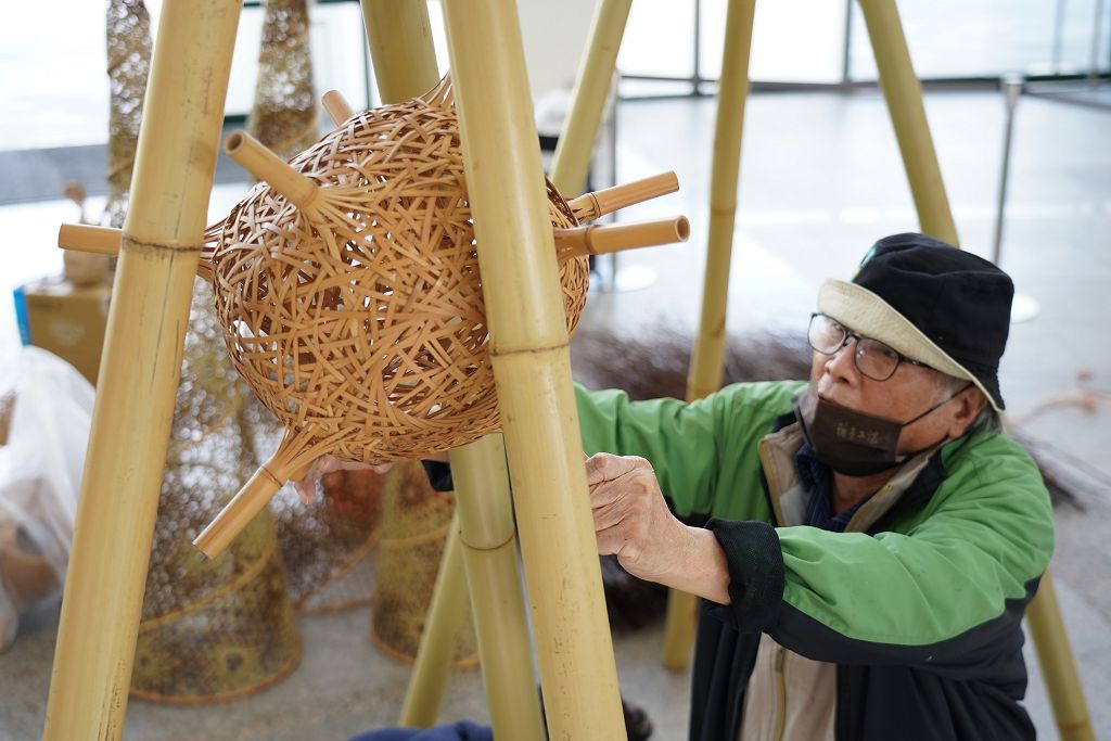 竹籐聖誕樹驚喜亮相-纖博館邀請張憲平大師與您一起編織幸福