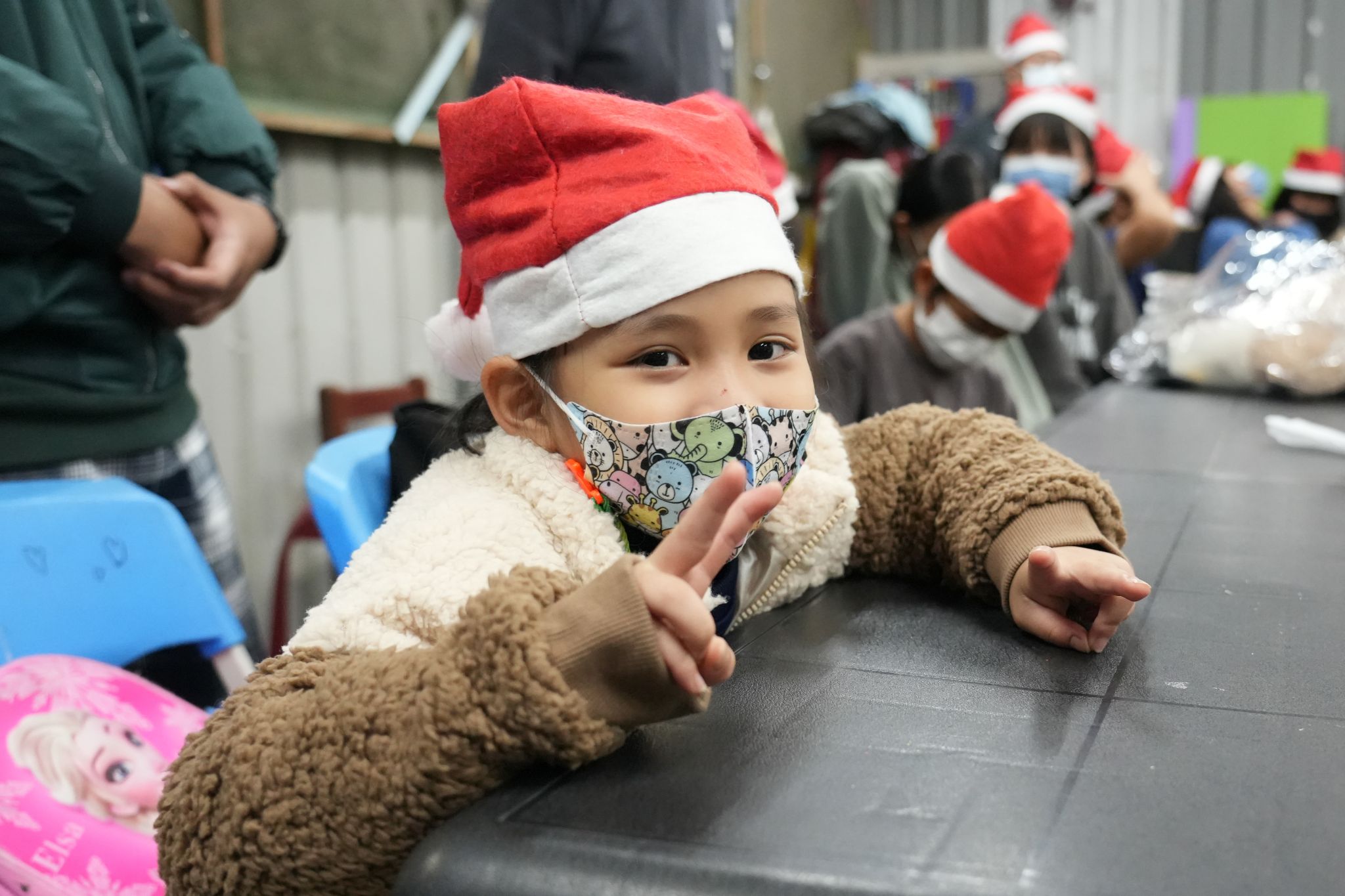 寒冬送暖-奧丁丁集團備禦寒外套與實用文具-與台東學子暖度耶誕