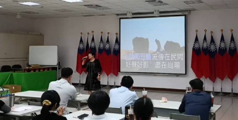 警長佳節犒賞警花 音樂動滋New一下