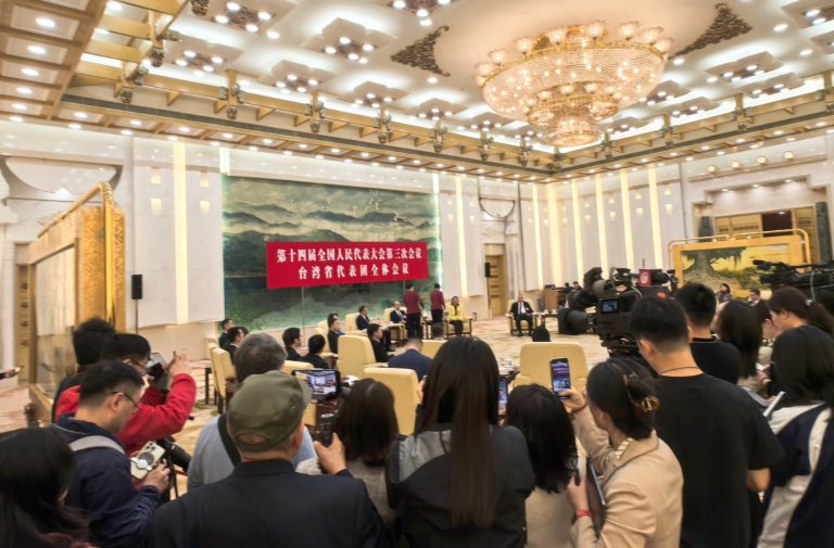 【兩會聚焦】 臺灣代表團舉行開放組團會議    代表表明“台獨”分裂勢力阻擋不了兩岸統一歷史大勢